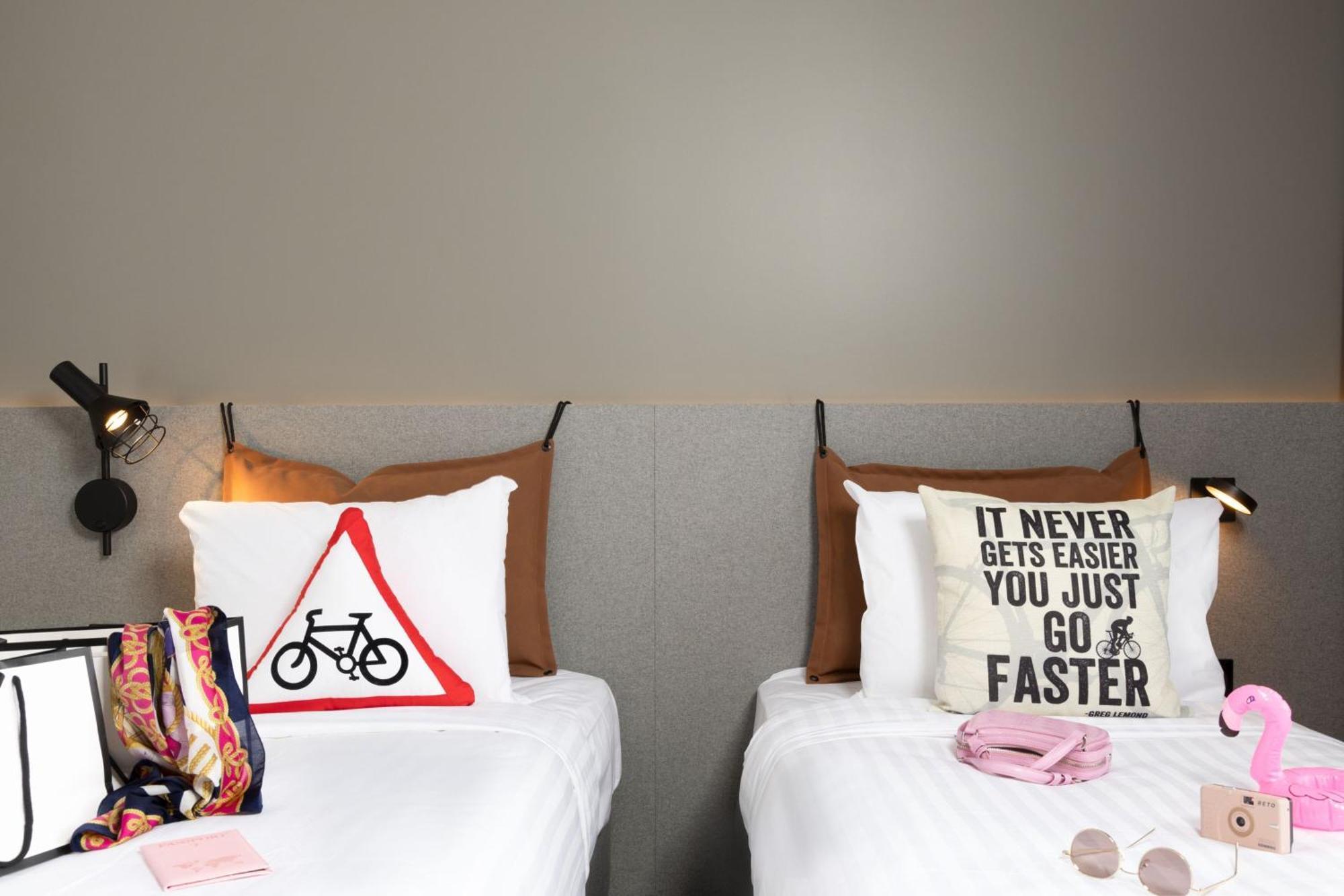Moxy Paris クラマール エクステリア 写真